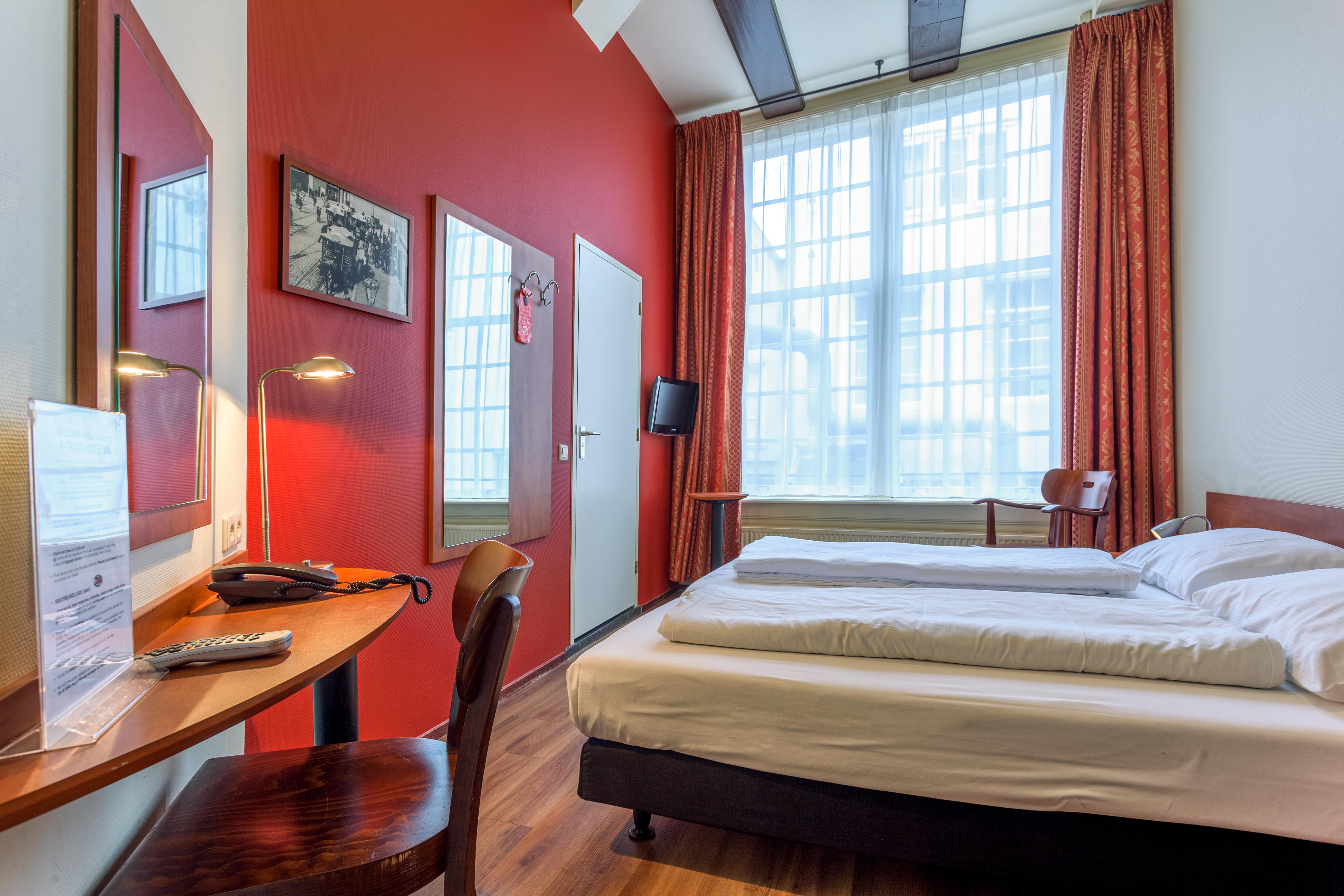 A-Train Hotel Amsterdam Exterior photo