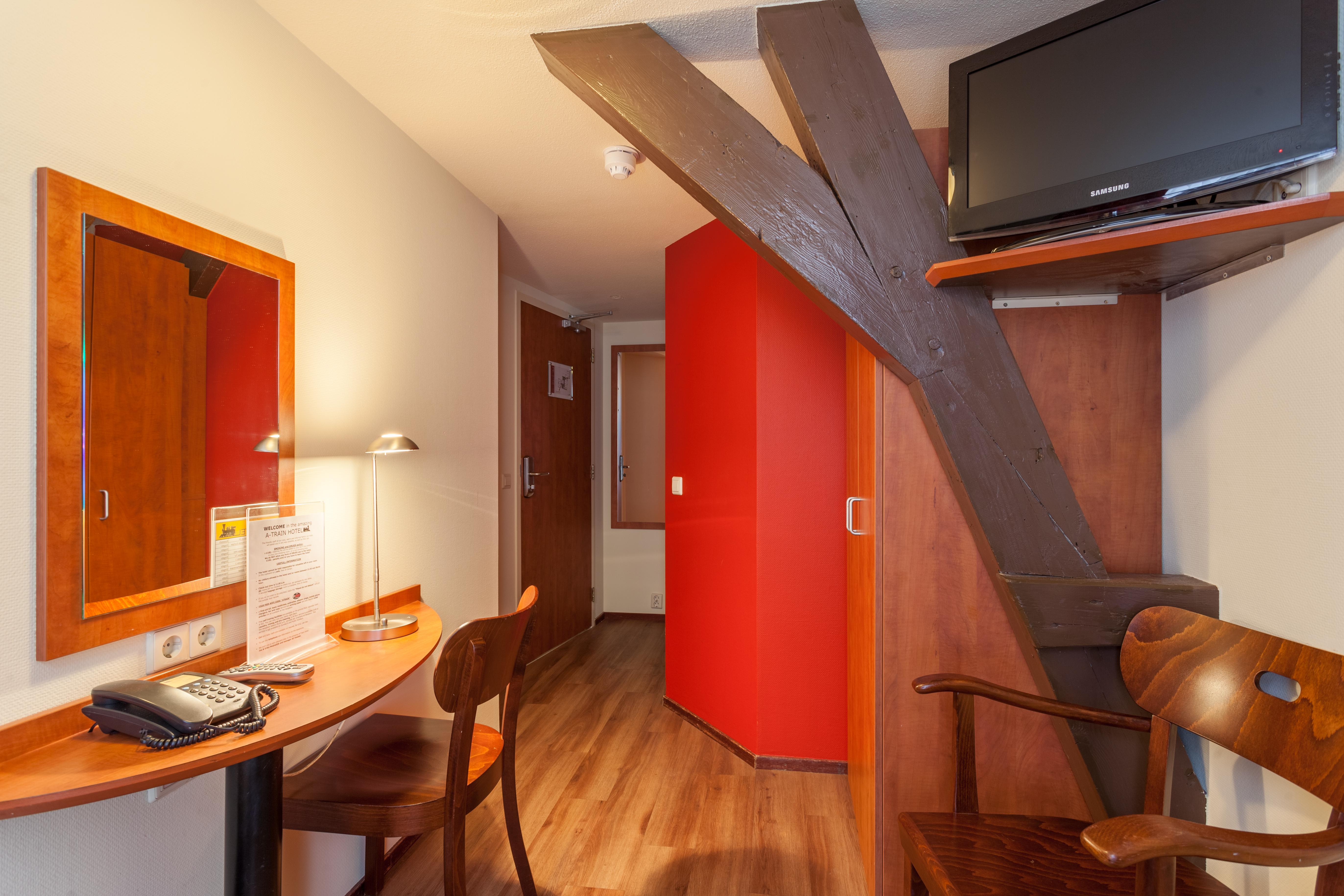 A-Train Hotel Amsterdam Exterior photo