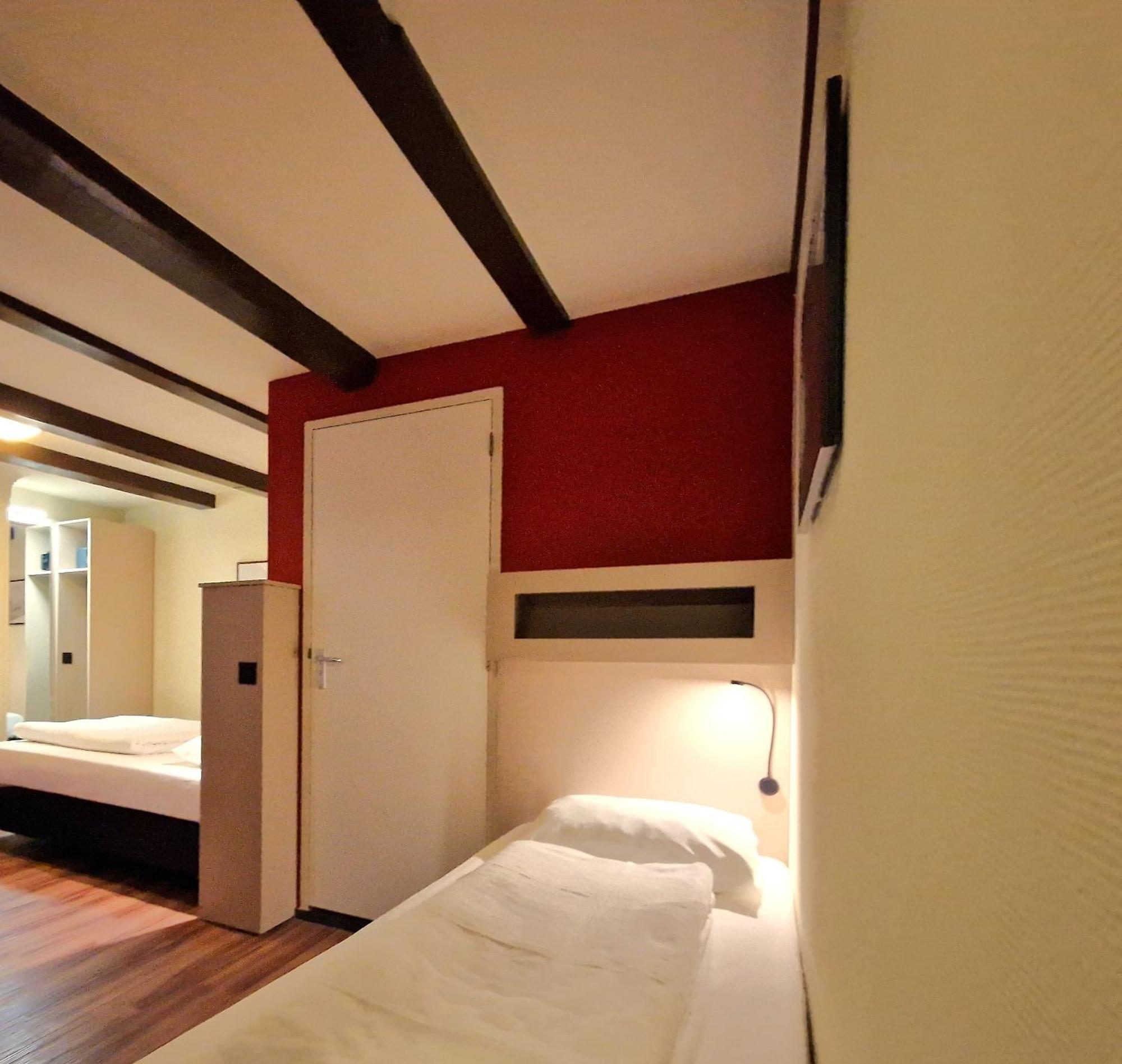 A-Train Hotel Amsterdam Exterior photo
