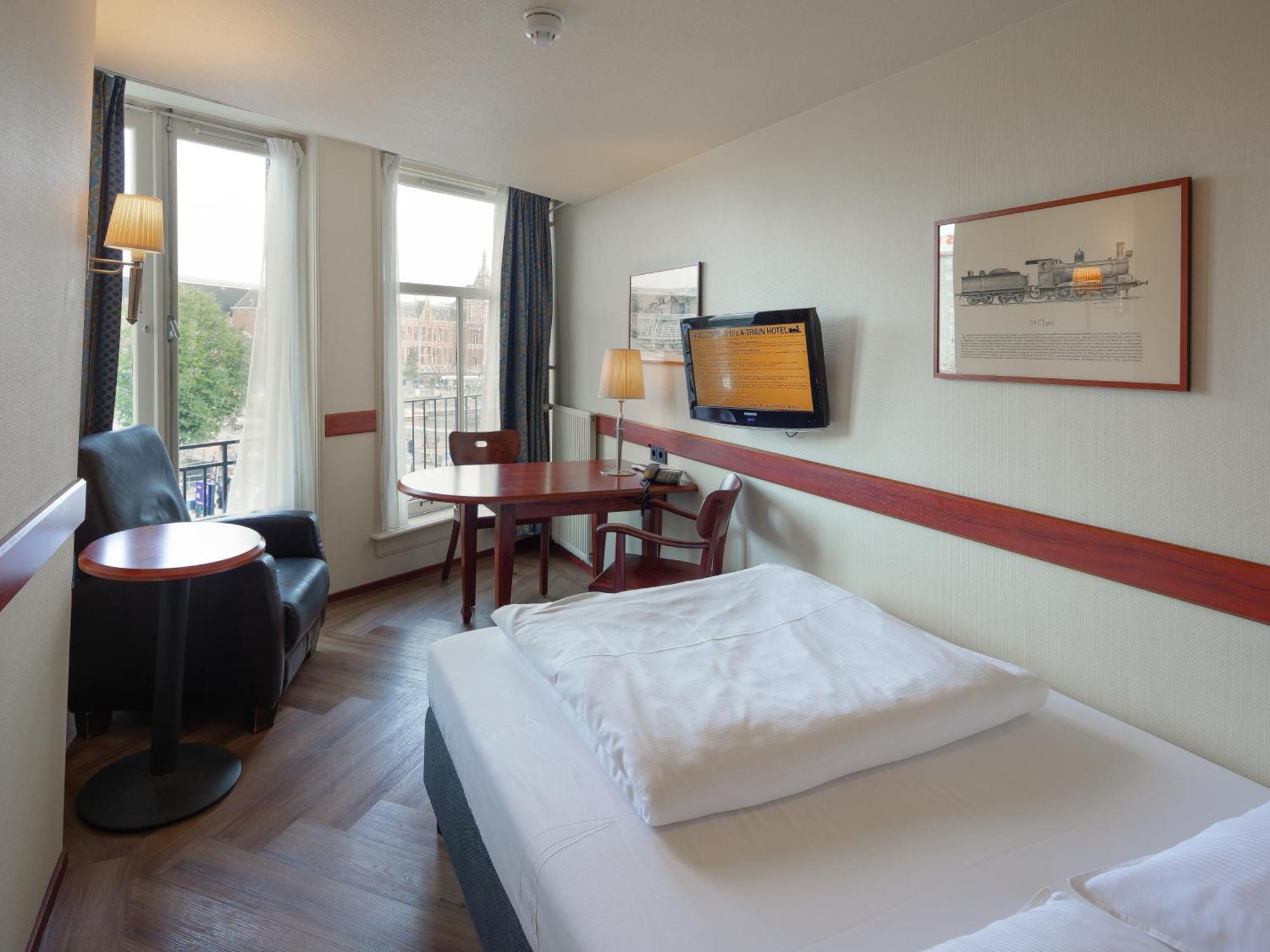 A-Train Hotel Amsterdam Exterior photo